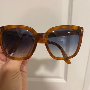 𝐓𝐎𝐌 𝐅𝐎𝐑𝐃 𝐒𝐔𝐍𝐆𝐋𝐀𝐒𝐒𝐄𝐒